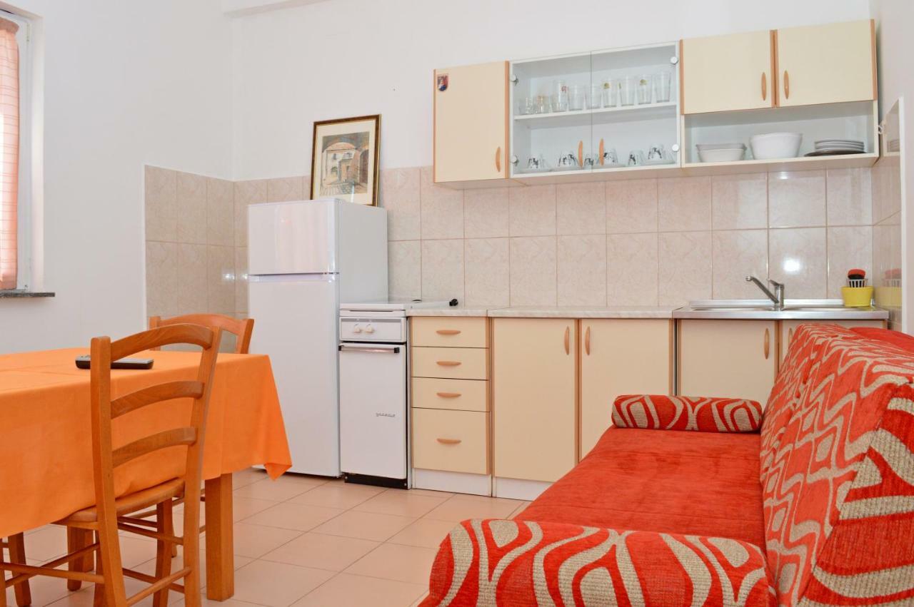 Apartments Macak Novalja Exterior foto
